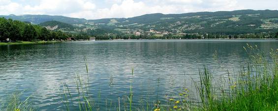 Die Lage der Gemeinde direkt am Stubenbergsee