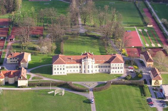 Die Gartenanlage rund um das Schloss Schielleiten